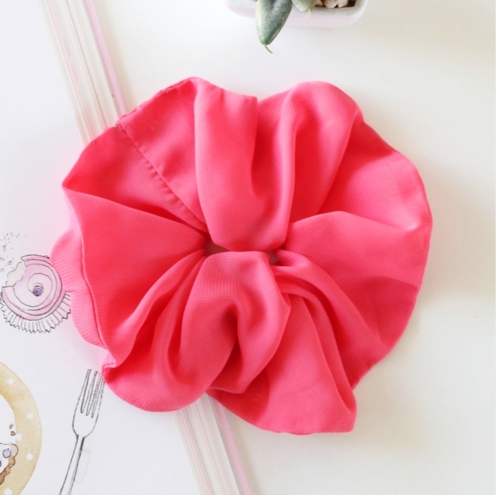 BRAND NEW HANDMADE PINK SCRUNCHIE